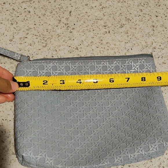 Source Unknown Textured Gray Wristlet - Picture 7 of 7